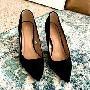 Black pointed pumps (high heel)